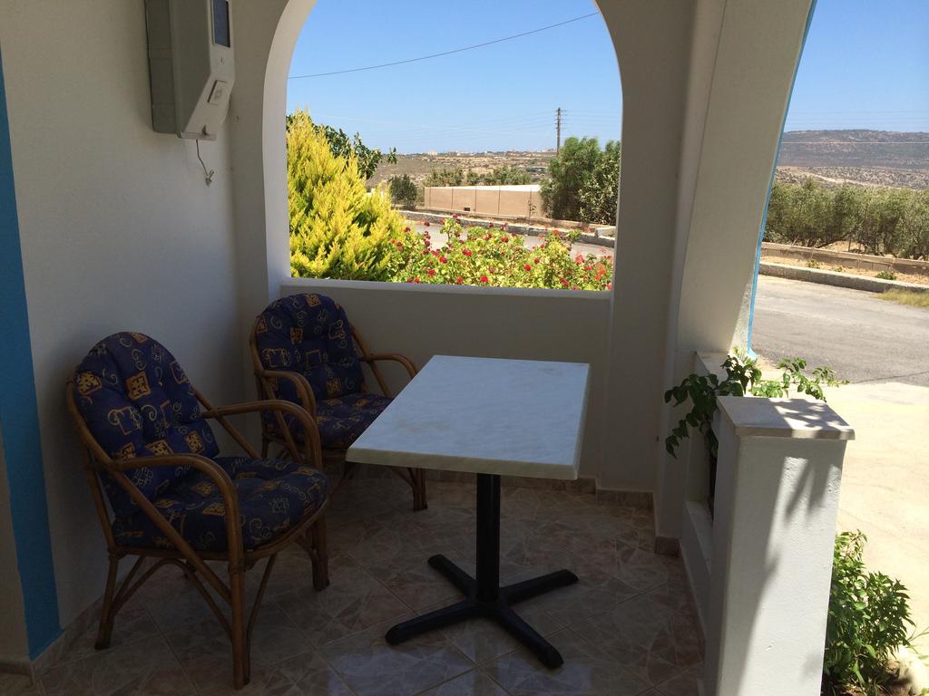 Mihalis Studios Lakki  Habitación foto