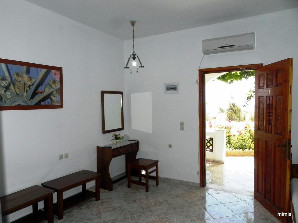 Mihalis Studios Lakki  Habitación foto